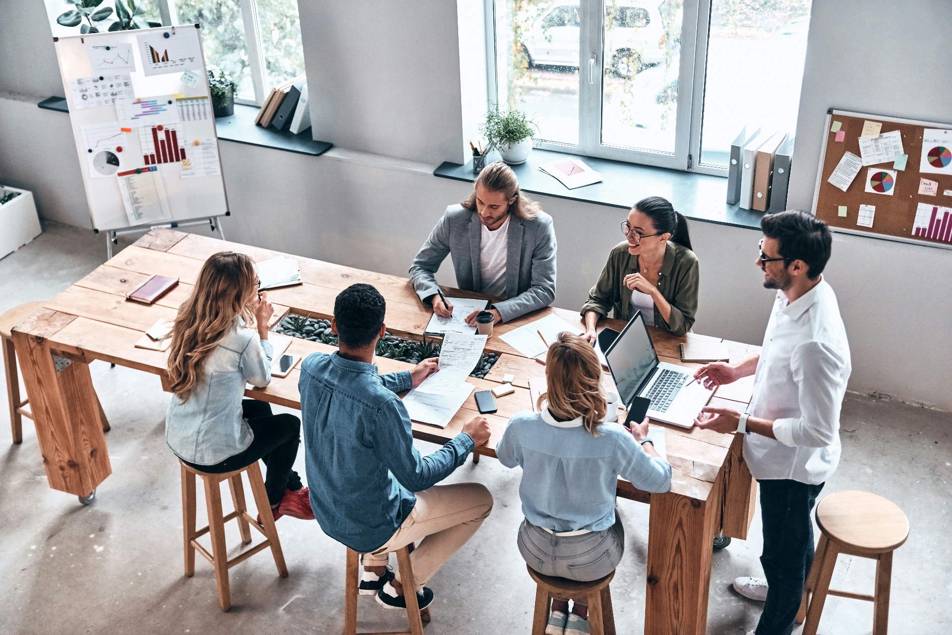 EVF advisors collaborating with founders around a table